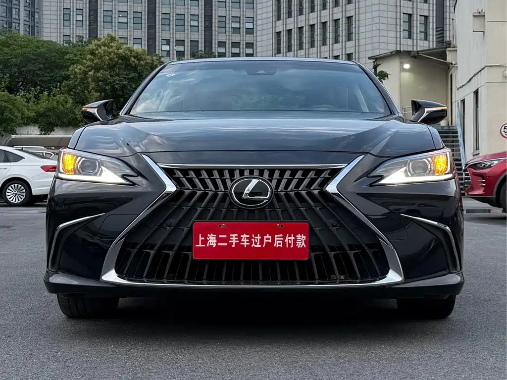 Lexus ES 2022