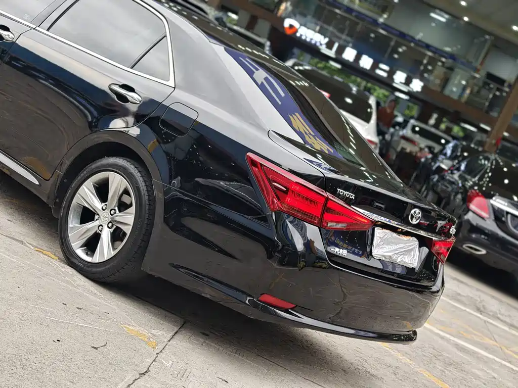 Toyota Crown 2015 — фото 17