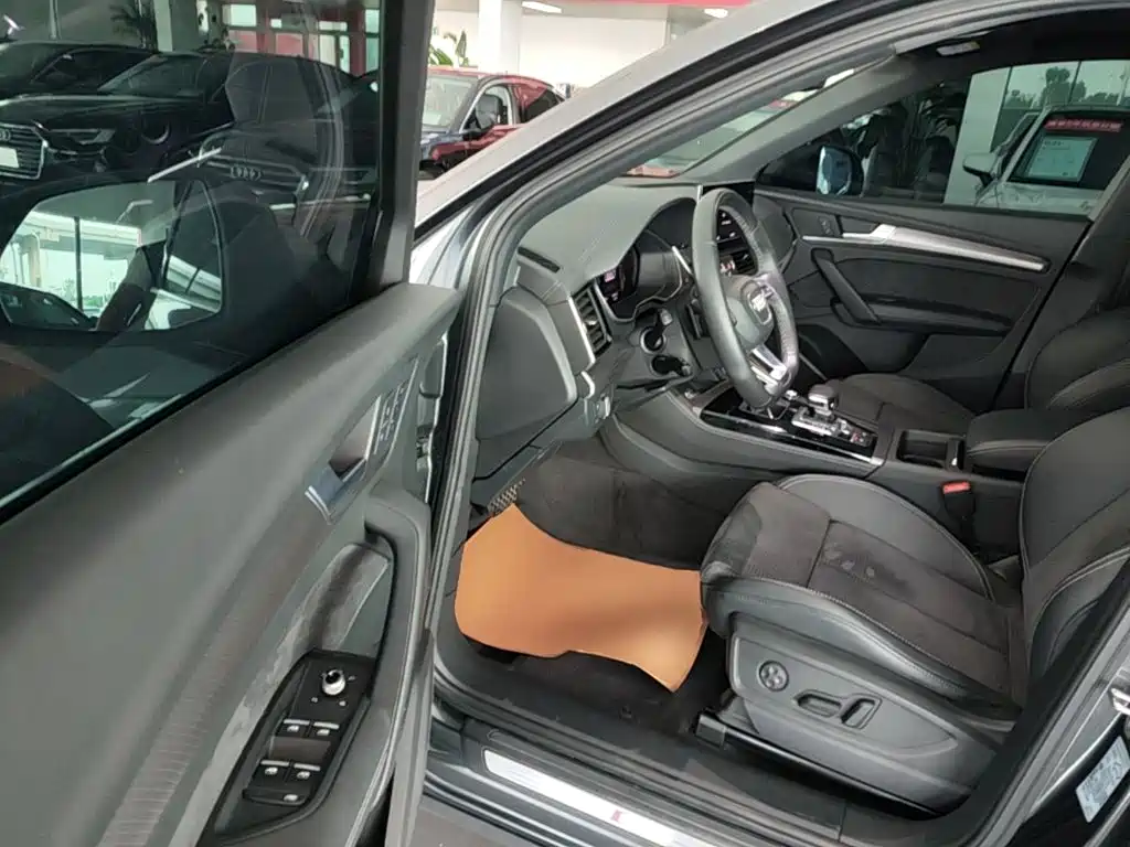 Audi Q5L Sportback 2022 — фото 12