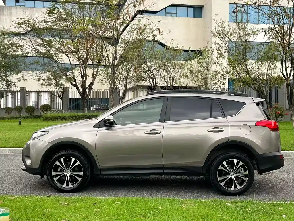 Toyota RAV4 2016 — фото 4