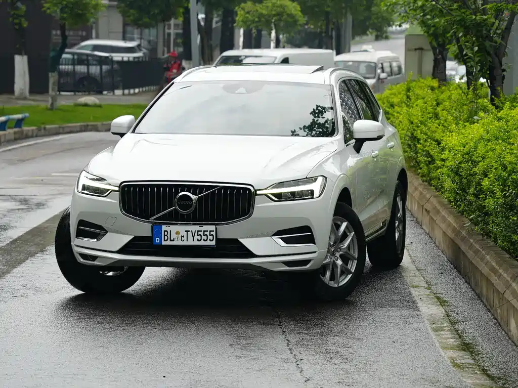 Volvo XC60 2020 — фото 1