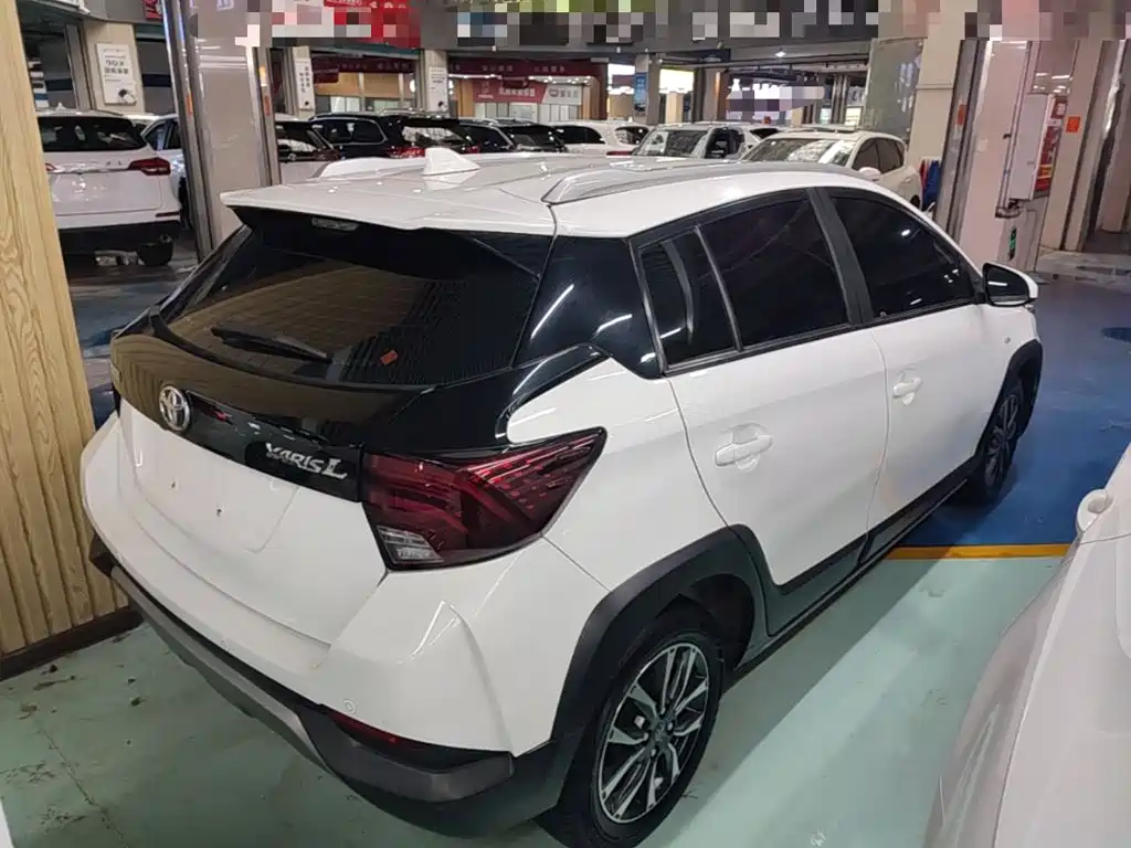 Toyota Yaris L 2022 — фото 7