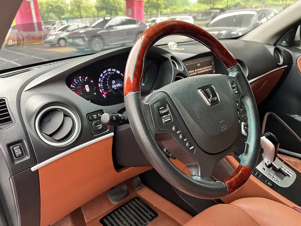 Luxgen Big 7 SUV 2014 — фото 21