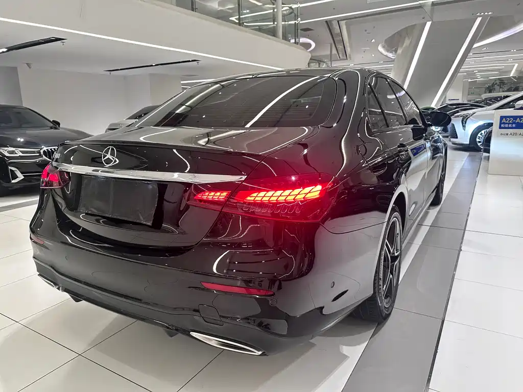 Mercedes-Benz E-Class 2023 — фото 13