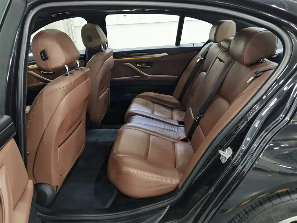 BMW 5 Series 2016 — фото 15