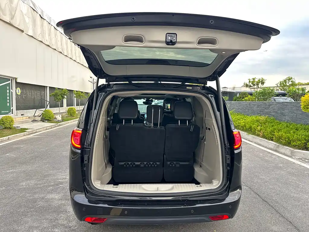 Chrysler Grand Voyager 2017 — фото 46