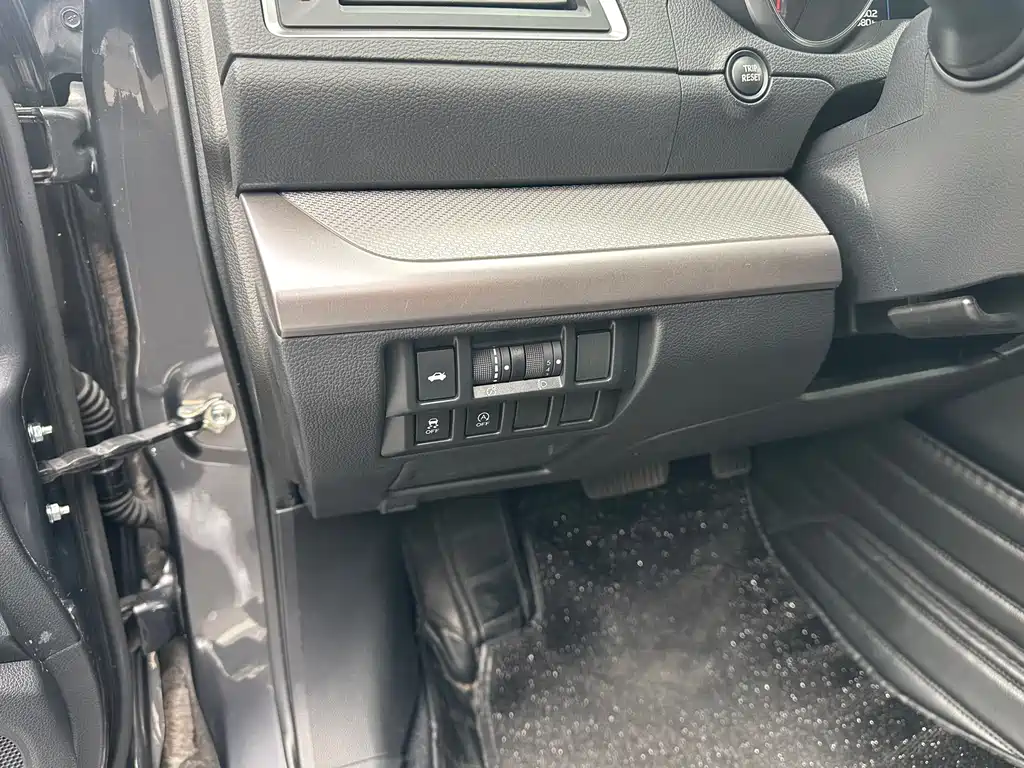 Subaru Legacy 2021 — фото 11
