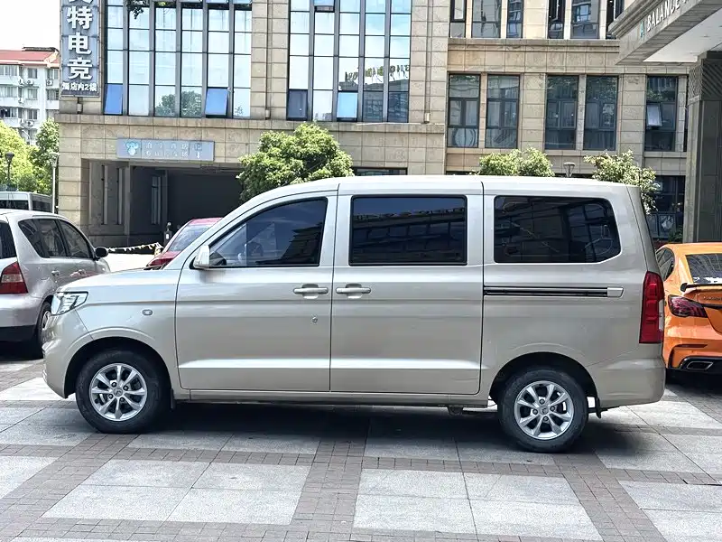 Wuling Hongguang V 2023 — фото 3