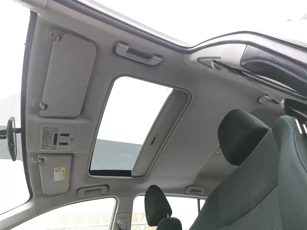 Toyota RAV4 2018 — фото 14
