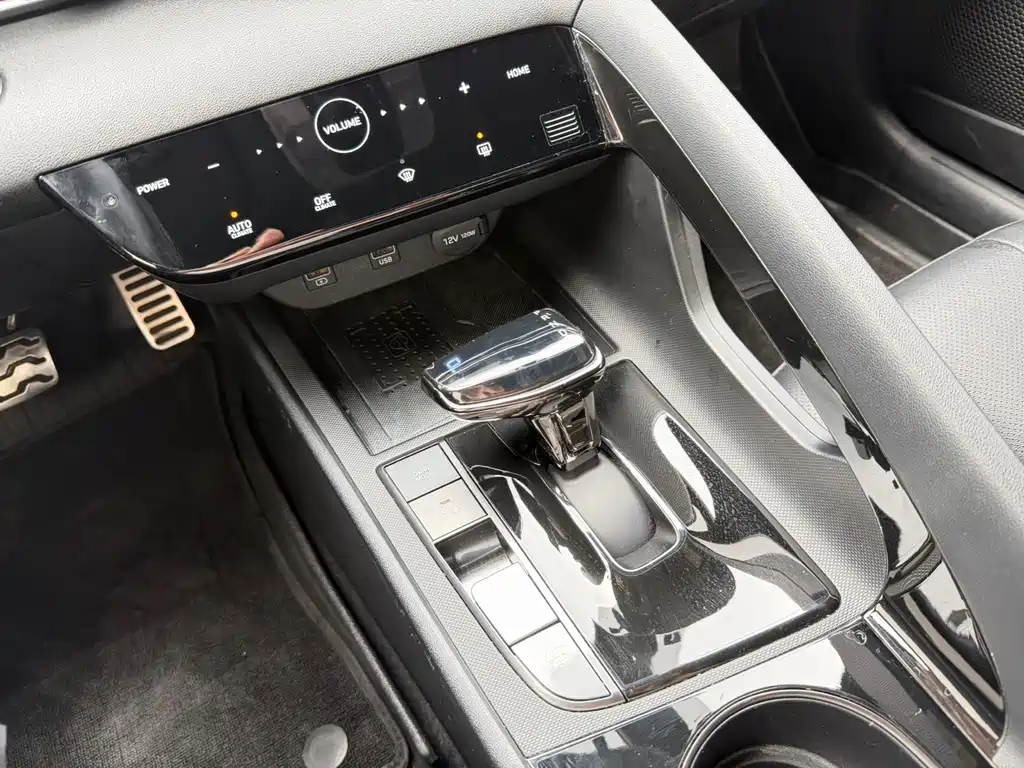 Hyundai Elantra 2022 — фото 17