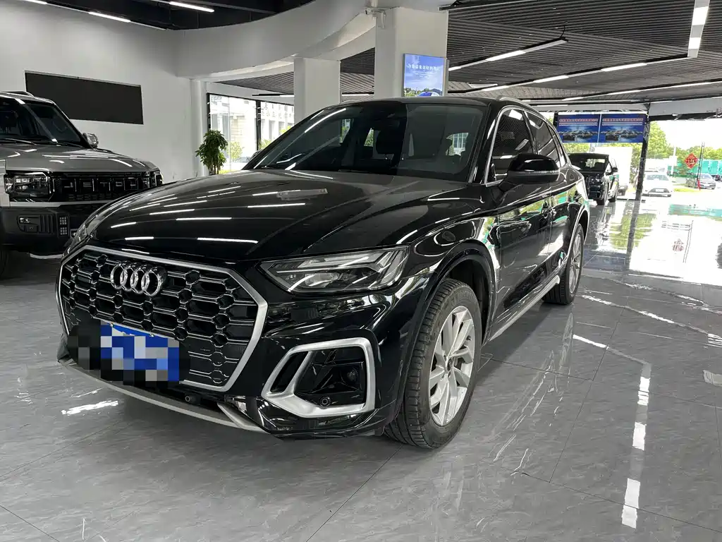 Audi Q5L 2022 — фото 1