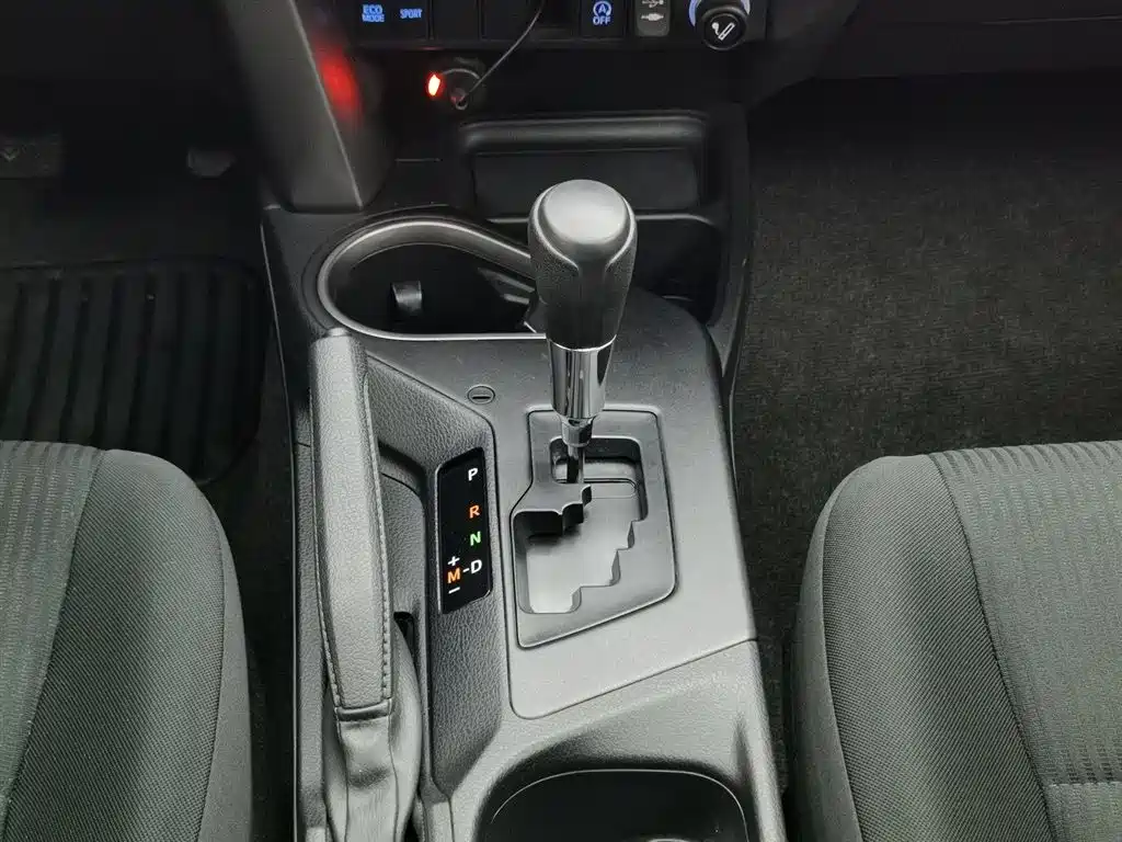 Toyota RAV4 2018 — фото 13