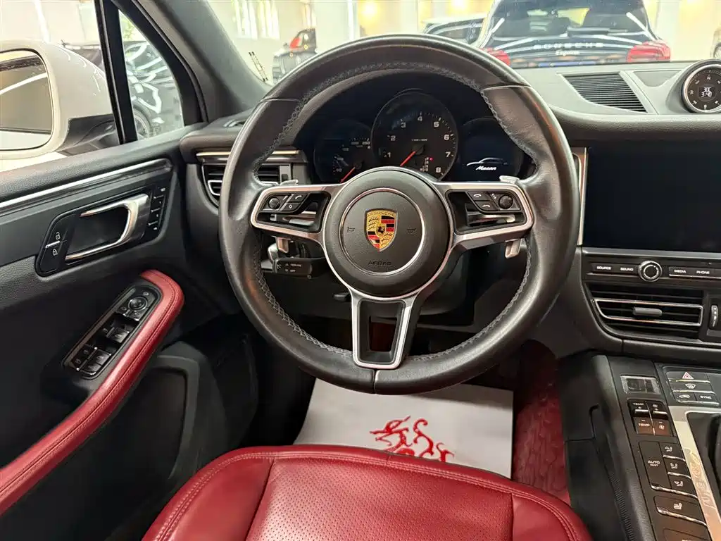 Porsche Macan 2021 — фото 9