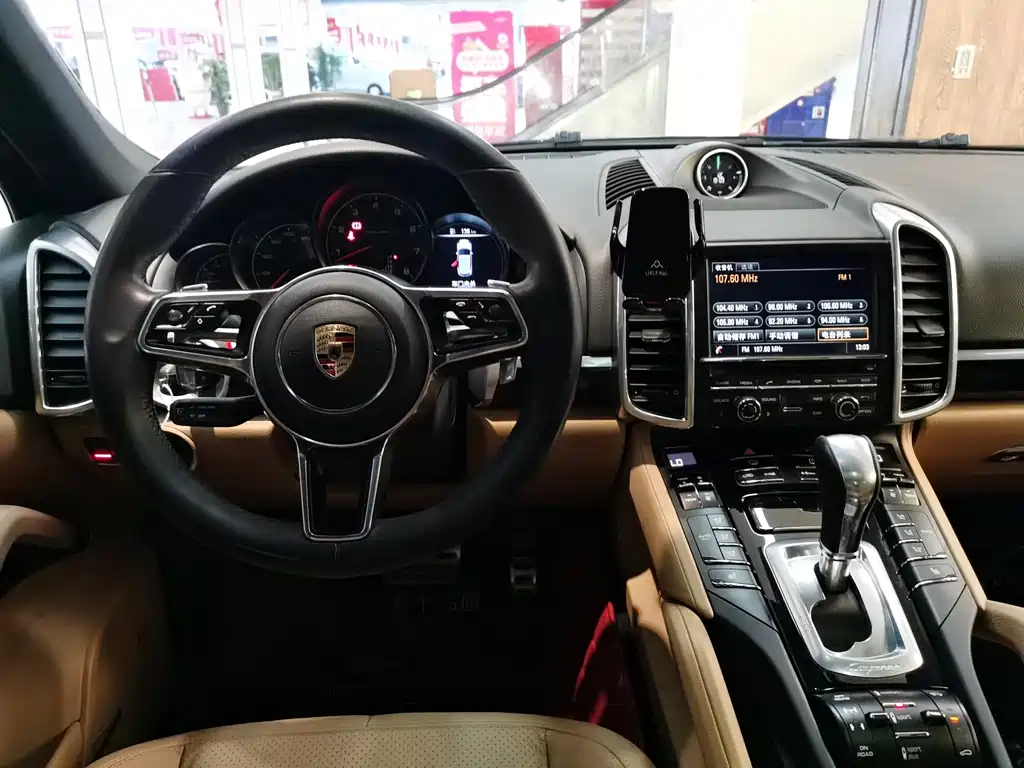 Porsche Cayenne 2015 — фото 12