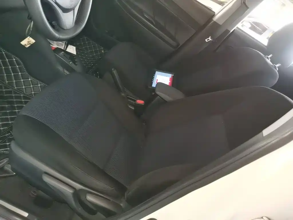 Toyota Yaris L 2019 — фото 15