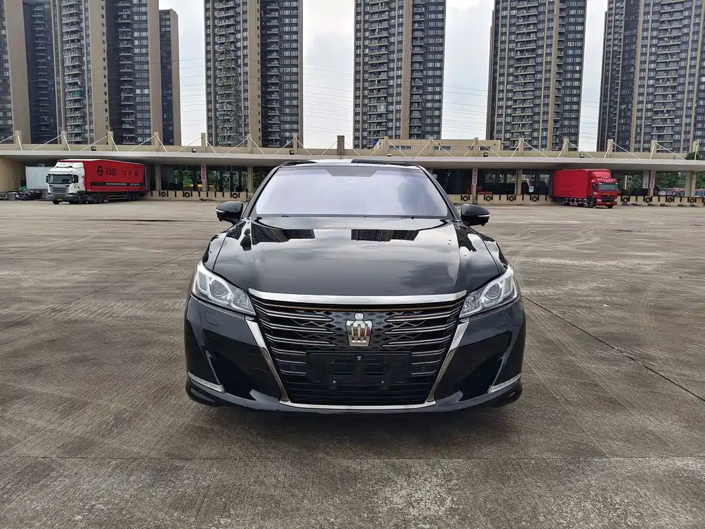 Toyota Crown 2018 — фото 3