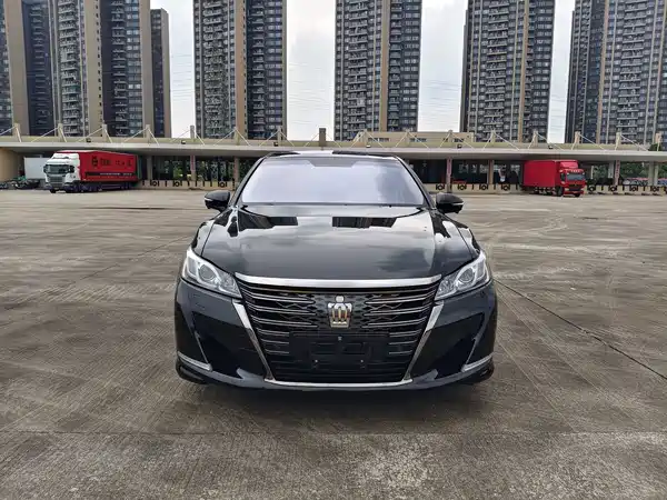 Toyota Crown 2018