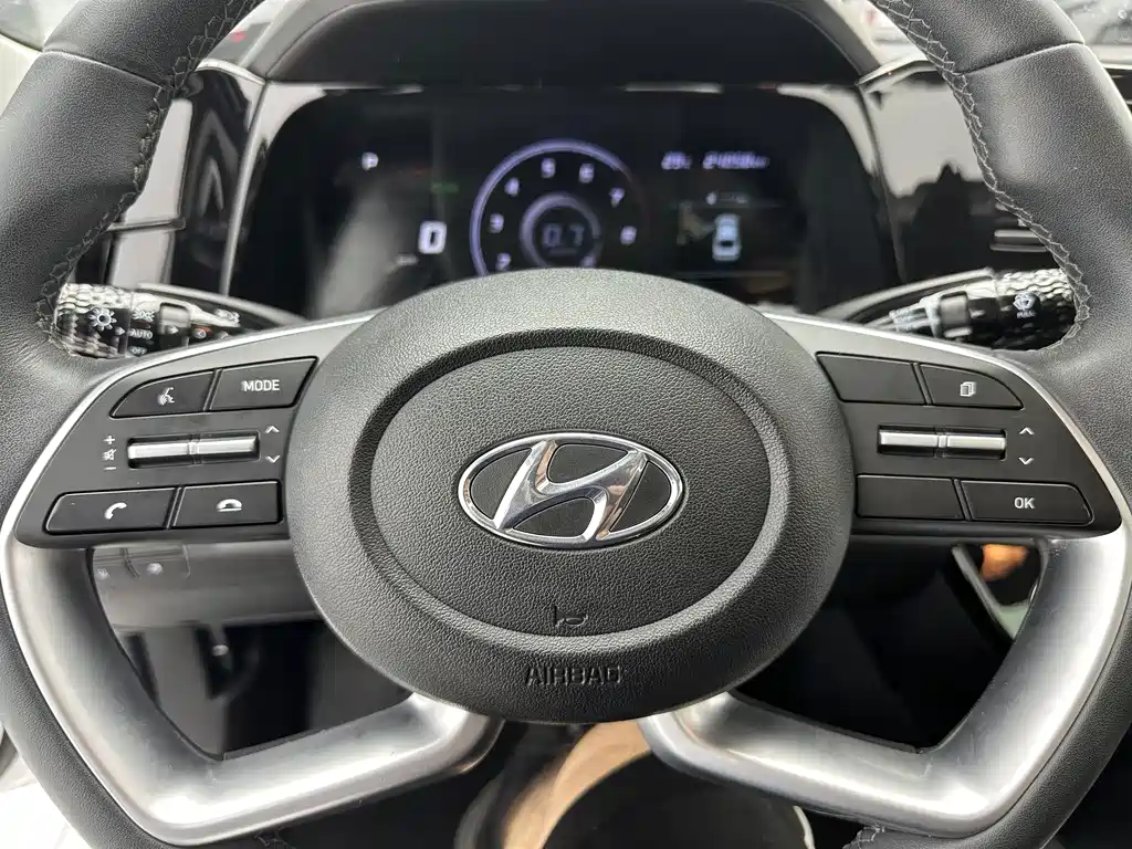 Hyundai Elantra 2023 — фото 15