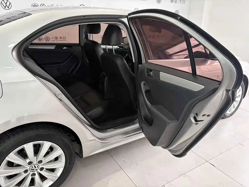 Volkswagen Sagitar 2015 — фото 15
