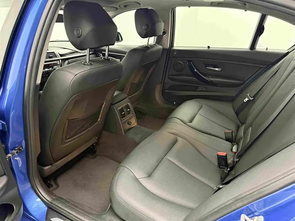 BMW 3 Series 2017 — фото 10