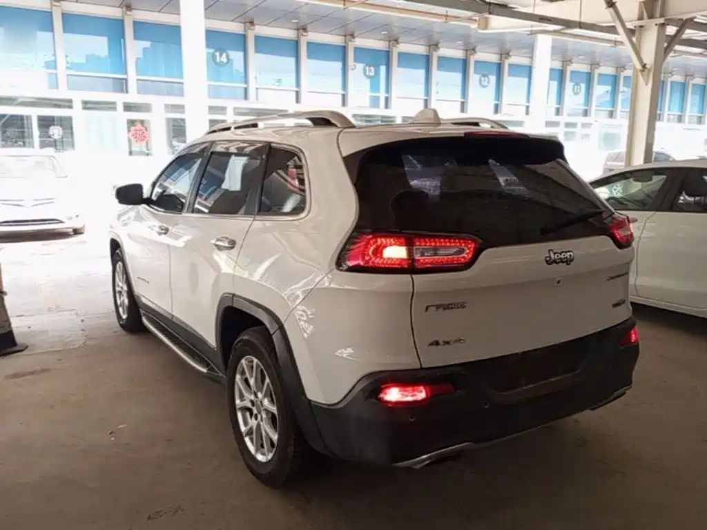 Jeep Cherokee 2016 — фото 5