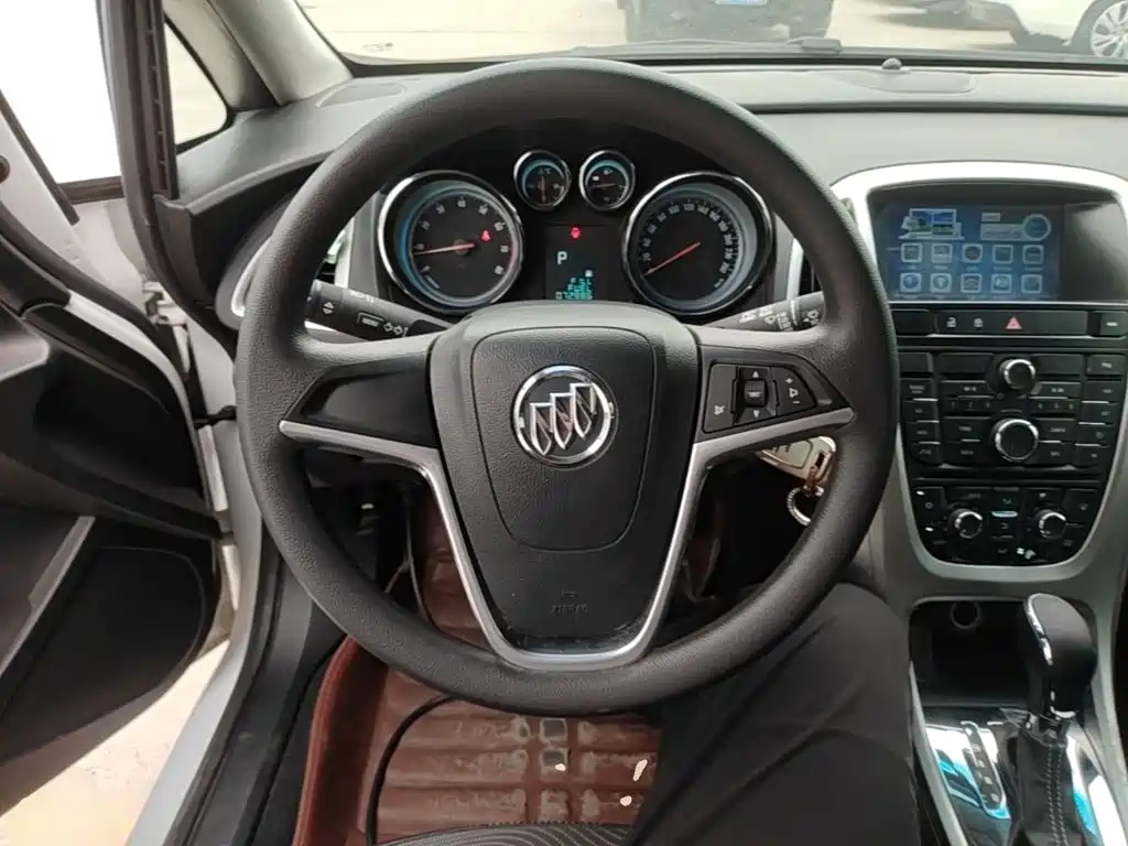Buick Excelle 2015 — фото 11