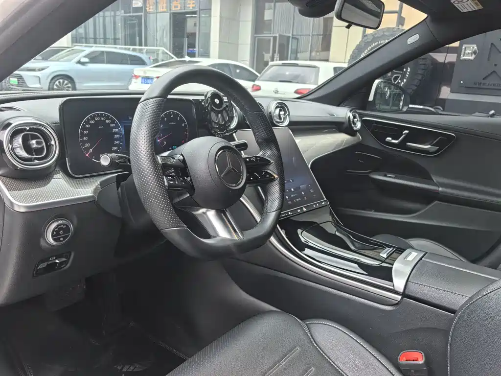 Mercedes-Benz C-Class 2023 — фото 4