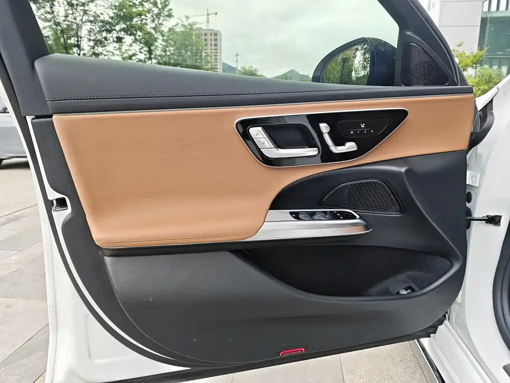 Mercedes-Benz E-Class 2025 — фото 19