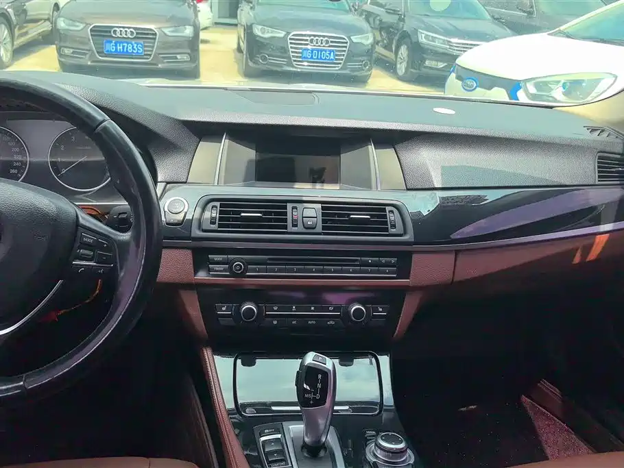 BMW 5 Series 2016 — фото 13