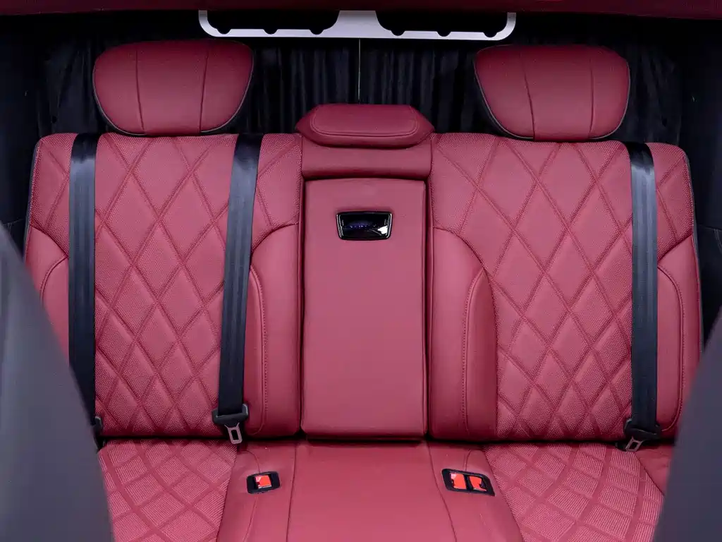 Toyota Hiace — фото 20