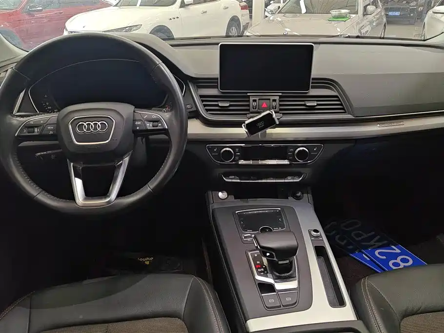 Audi Q5L 2019 — фото 12