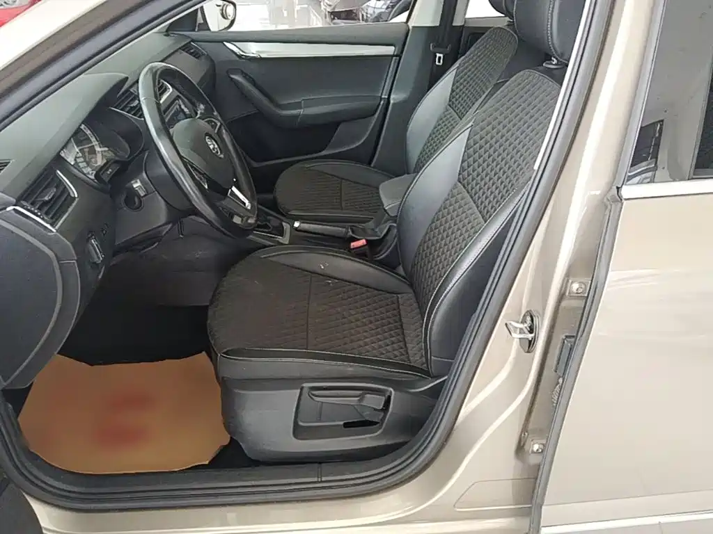 Skoda Octavia 2018 — фото 15