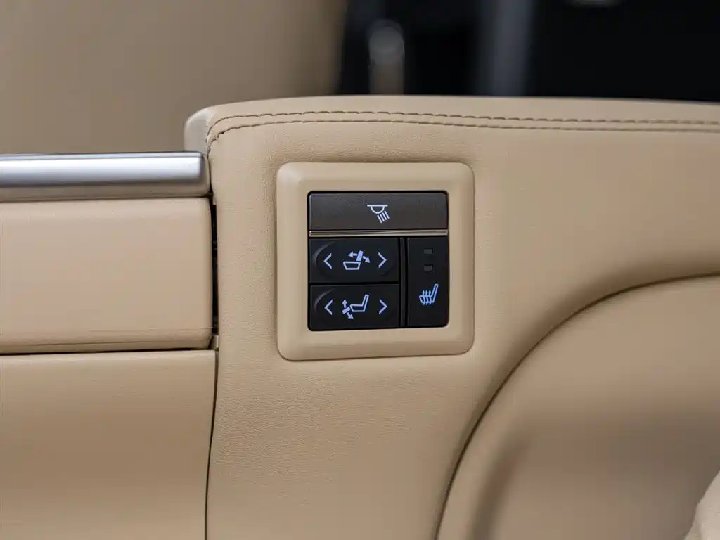 Toyota Alphard 2023 — фото 22