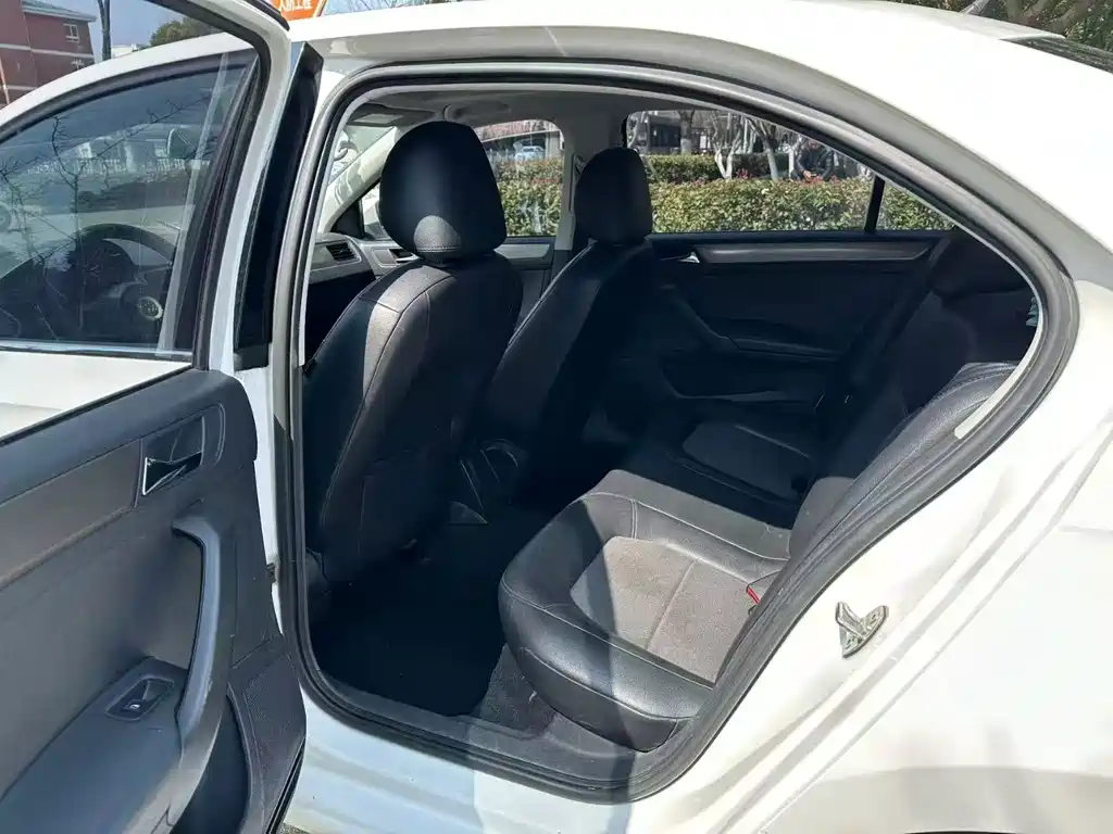 Volkswagen Sagitar 2014