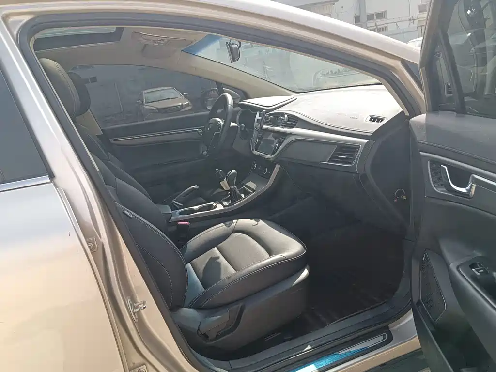 Geely Emgrand GS 2016 — фото 10