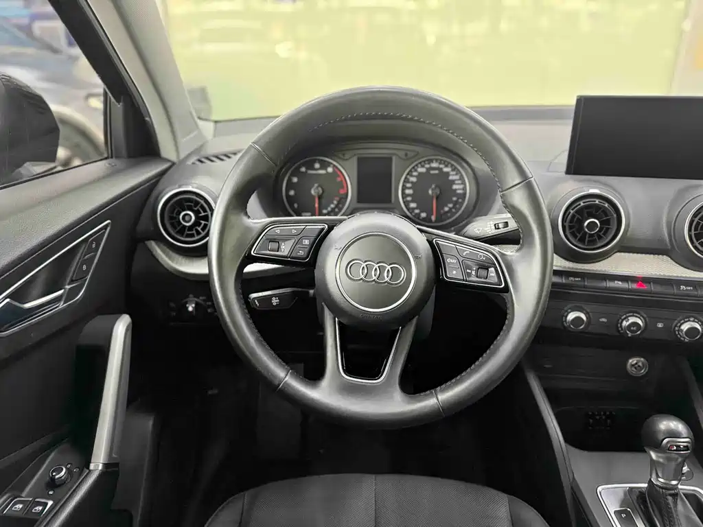 Audi Q2L 2020 — фото 11