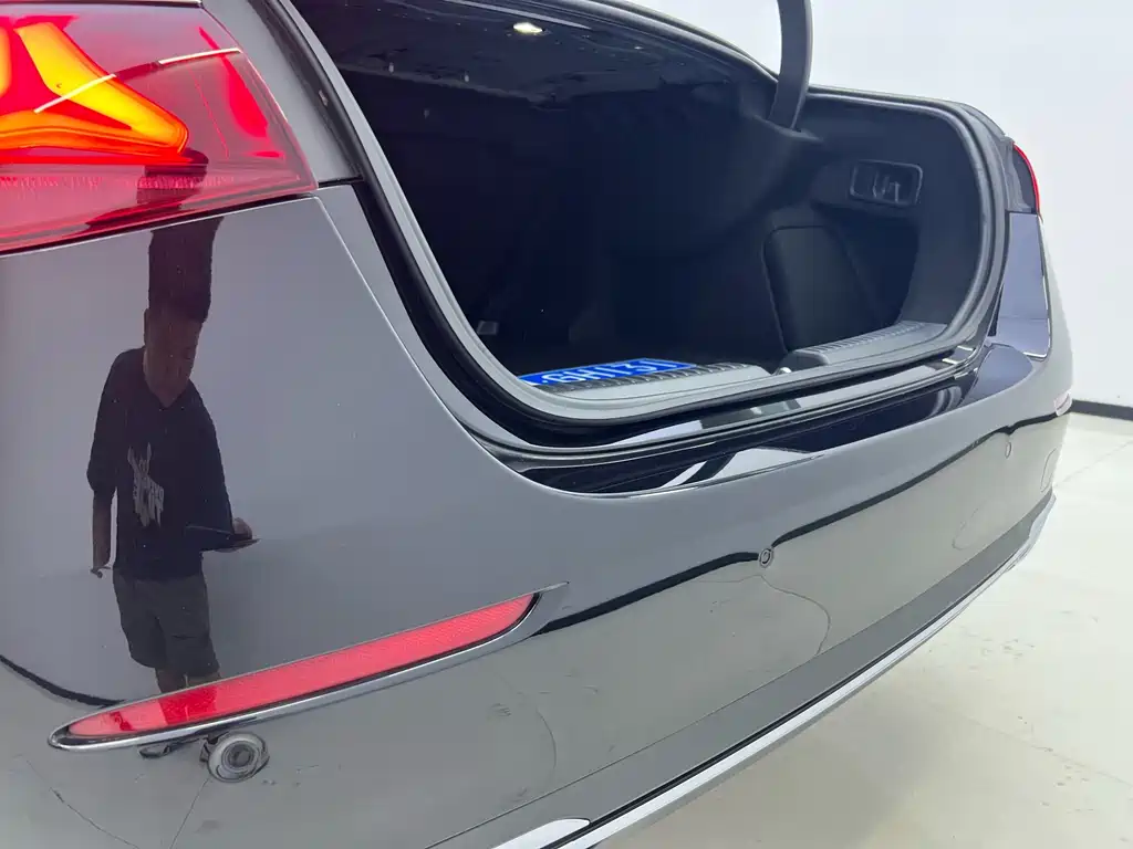 Mercedes-Benz E-Class 2025 — фото 21