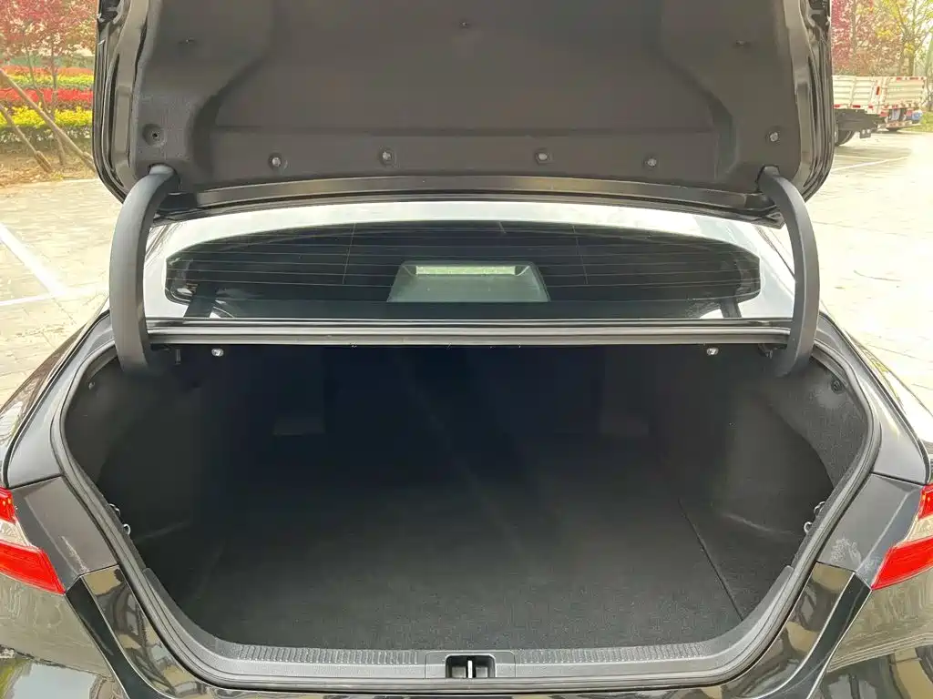 Toyota Camry 2021 — фото 16