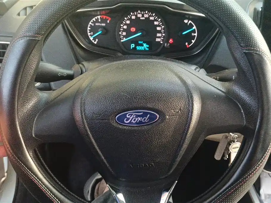 Ford Escort 2016 — фото 15