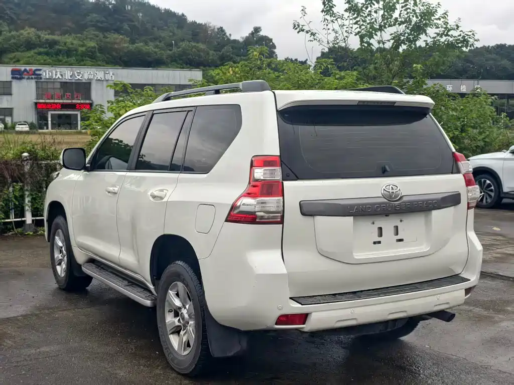 Toyota Prado 2017 — фото 10