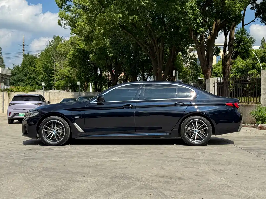 BMW 5 Series New Energy 2023 — фото 18