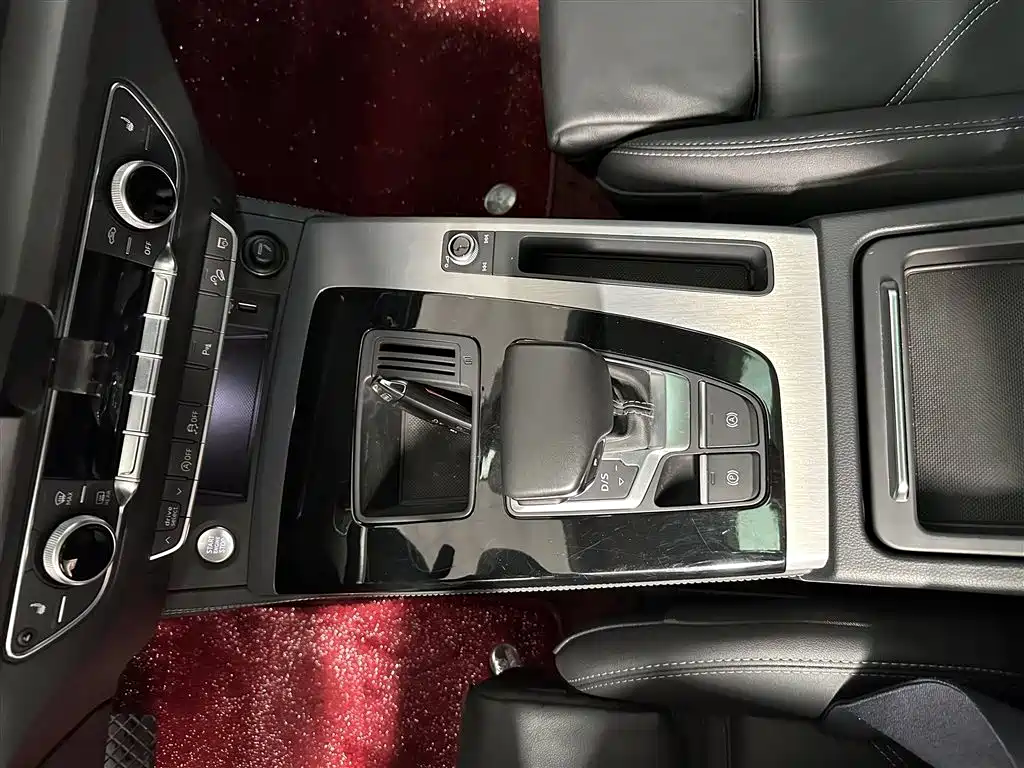 Audi Q5L 2022 — фото 10