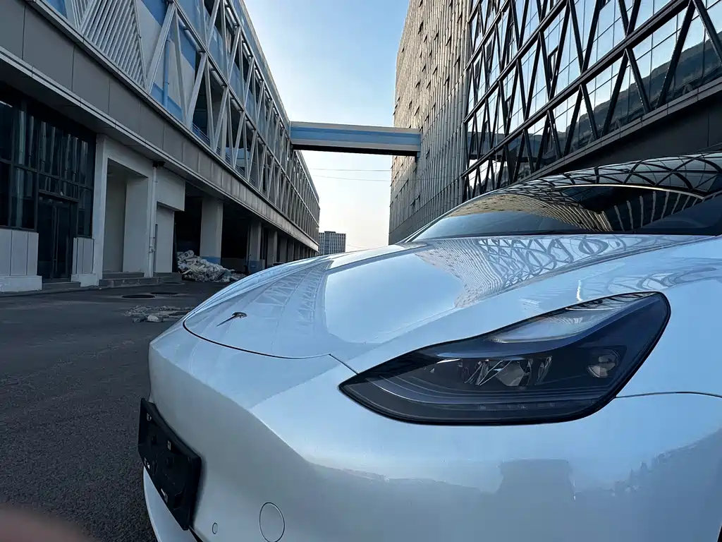 Tesla Model Y 2022 — фото 16