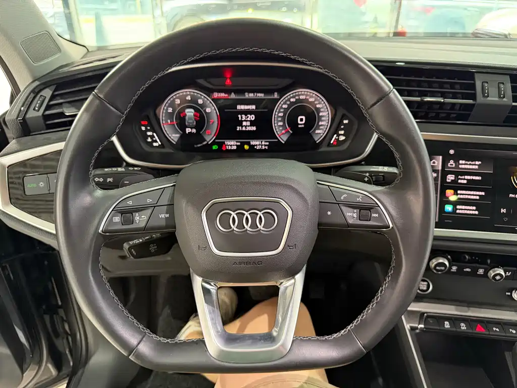 Audi Q3 2023 — фото 14