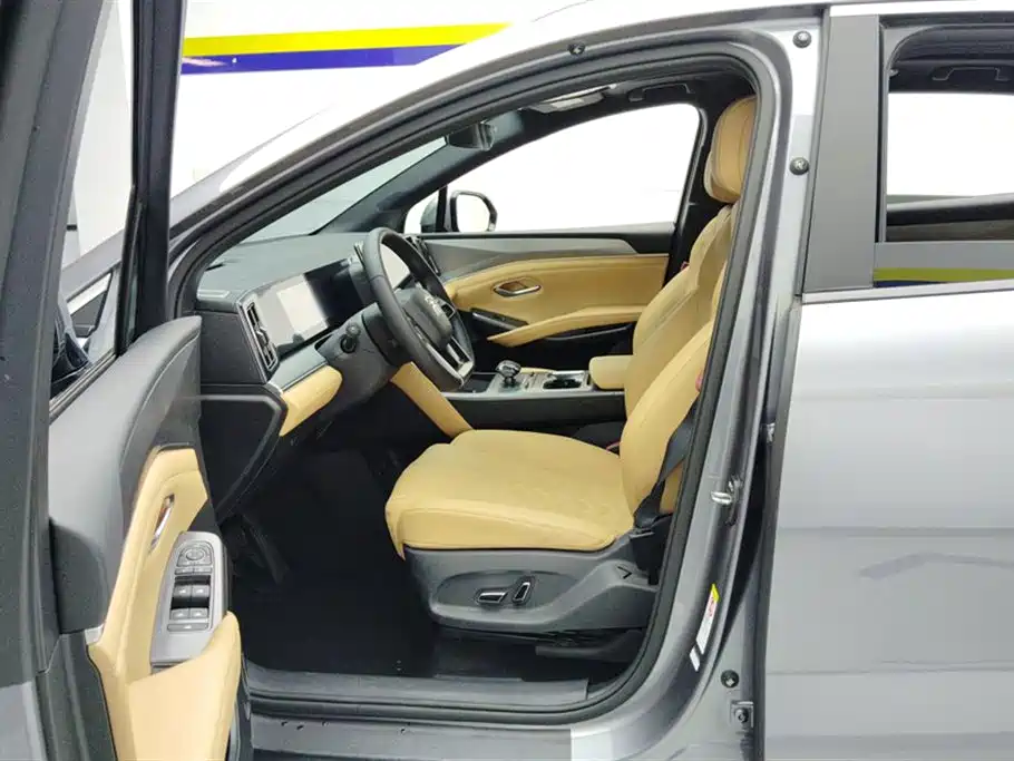 BYD L DM-i 2024 — фото 9