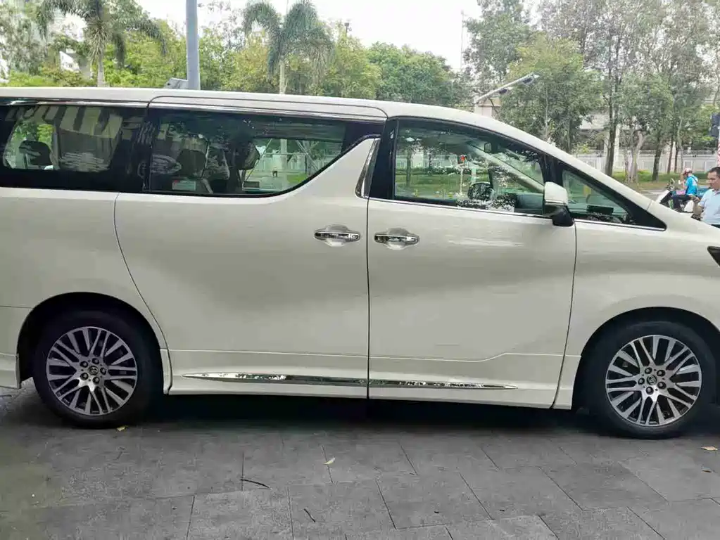 Toyota Alphard 2017 — фото 4