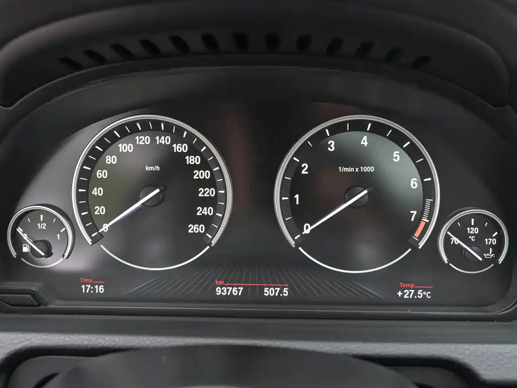 BMW 5 Series GT 2014 — фото 10
