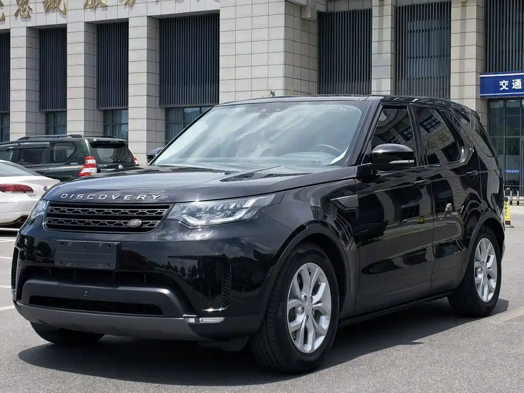 Land Rover Discovery 2018 — фото 1