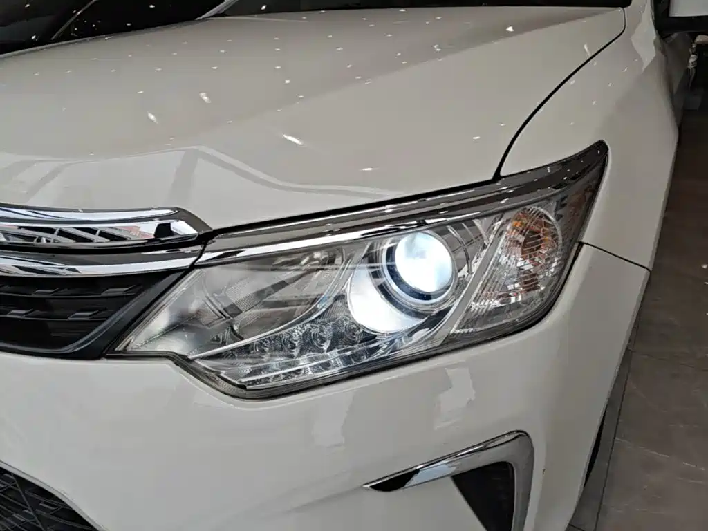 Toyota Camry 2017 — фото 24