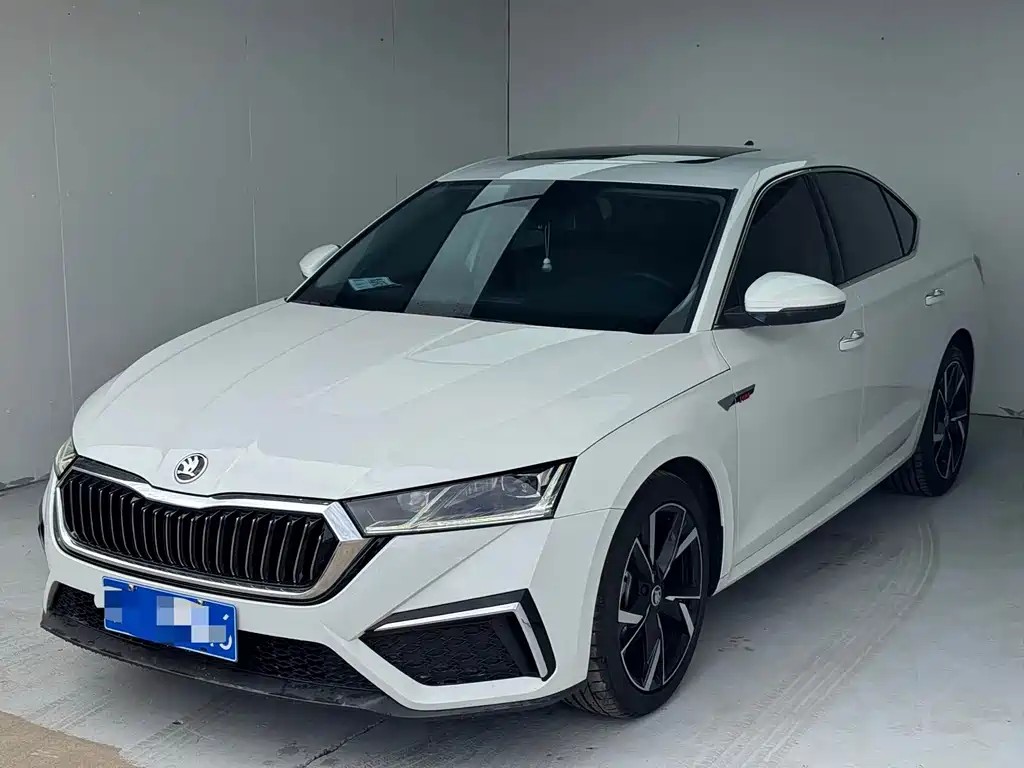 Skoda Octavia 2023 — фото 1